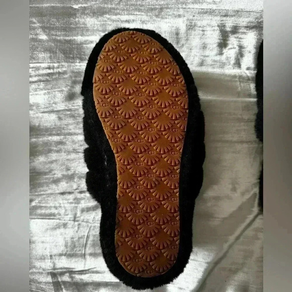 Ugg Fluff Yeah Slide - Picture 3 of 5